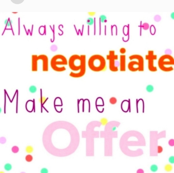 Gorgeous Pearl Gold Criss Cross Stud Earrings NEW in package - Picture 5 of 7